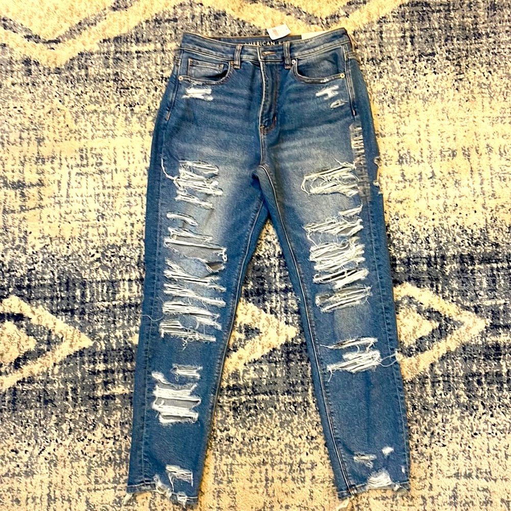 American Eagle womens Destroyed Mom jeans size 6